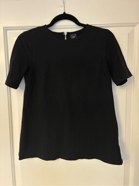 GAP Maternity Black Short-Sleeve Crewneck Top